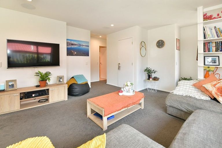 Photo of property in 2/128 Brian Crescent, Stanmore Bay, Whangaparaoa, 0932