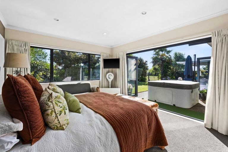 Photo of property in 24 Fairview Place, Havelock North, 4130