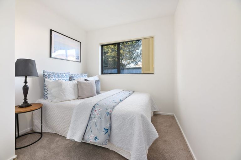 Photo of property in 6 Riverglade Parkway, Te Atatu South, Auckland, 0610