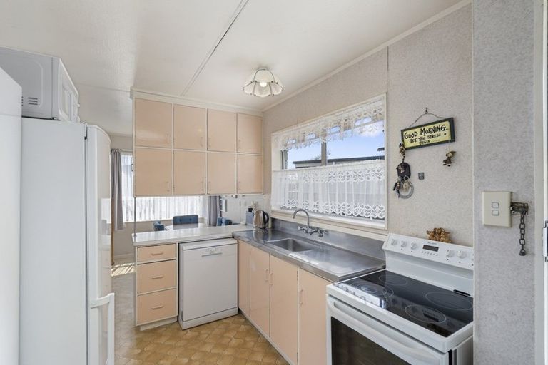 Photo of property in 14 Palliser Place, Milson, Palmerston North, 4414