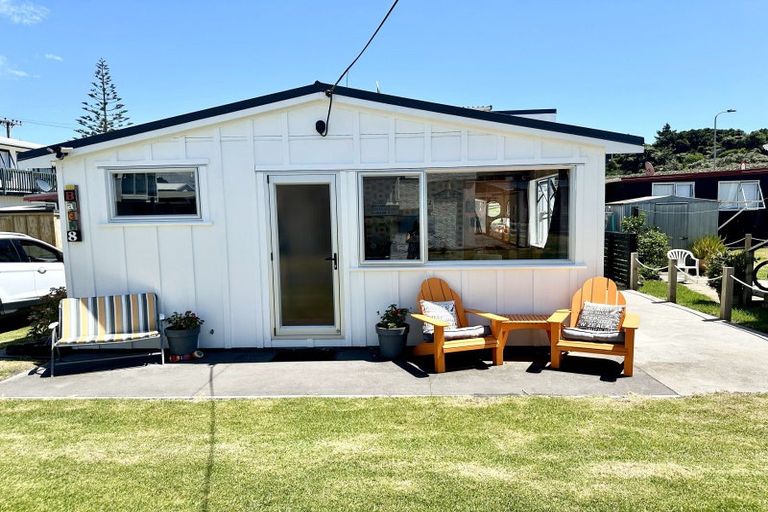 Photo of property in 8 Second Avenue, Urenui, 4377