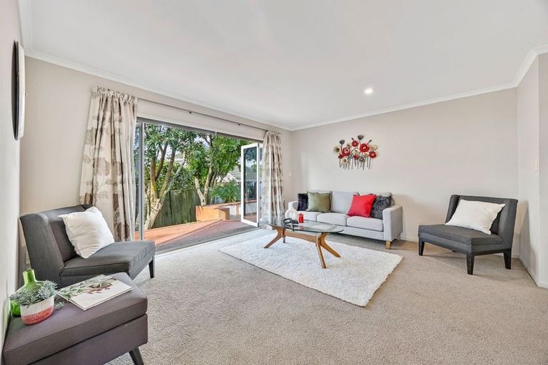 Photo of property in 13 Bridgehead Cove, West Harbour, Auckland, 0618