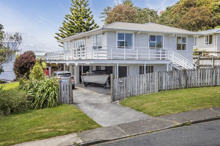Photo of property in 29 Tirowhanga Road, Paremata, Porirua, 5024