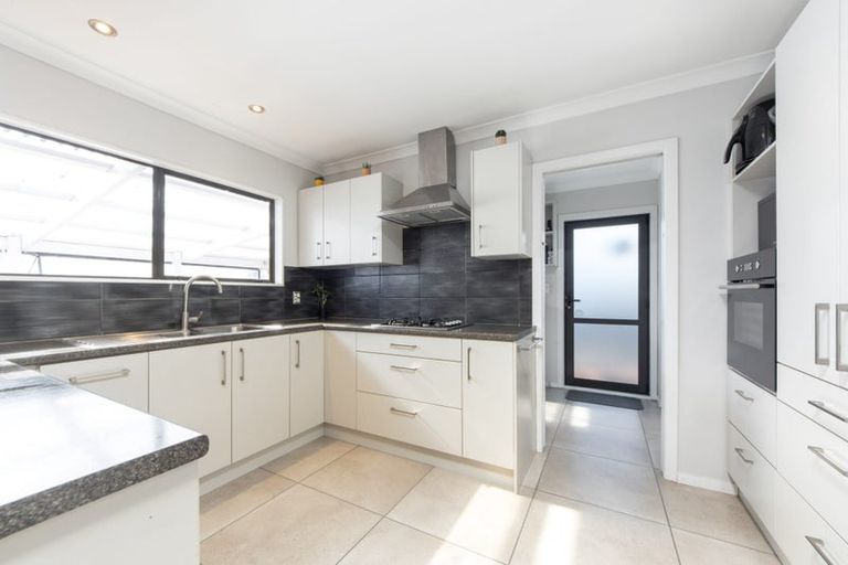 Photo of property in 121 Godley Road, Green Bay, Auckland, 0604