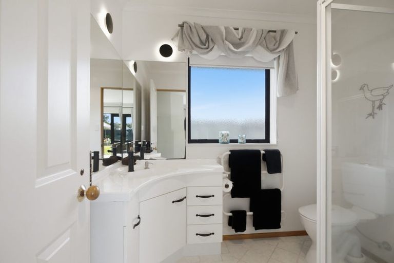 Photo of property in 104 Palm Beach Boulevard, Papamoa Beach, Papamoa, 3118