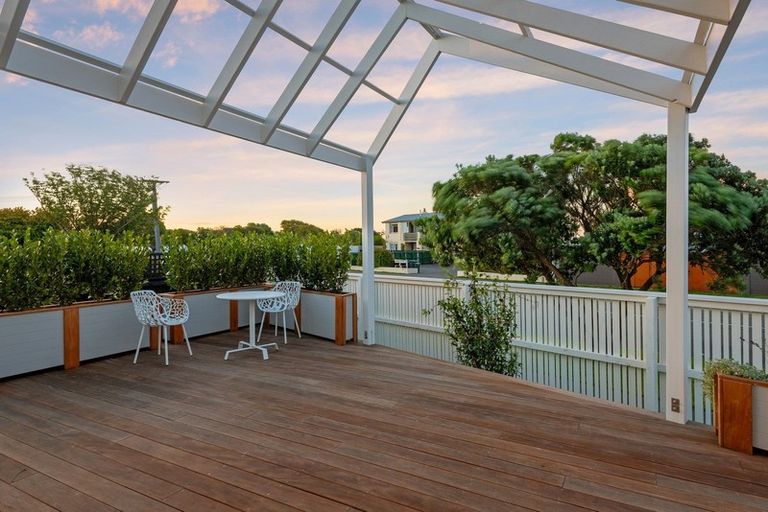 Photo of property in 85 Beachville Road, Redcliffs, Christchurch, 8081