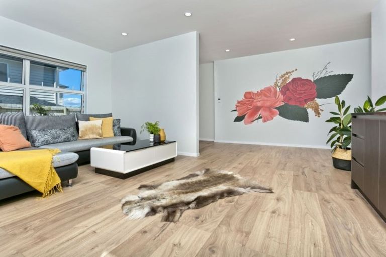 Photo of property in 29a Normanton Street, Glenfield, Auckland, 0629