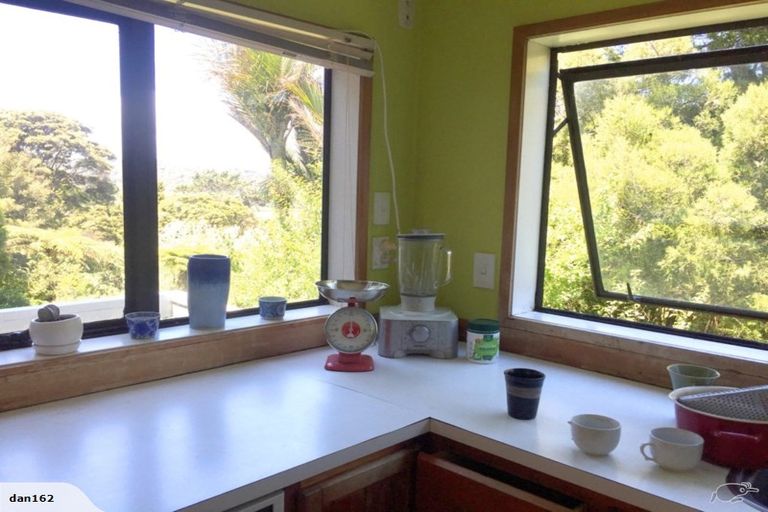 Photo of property in 21 Rauhuia Crescent, Parau, Auckland, 0604