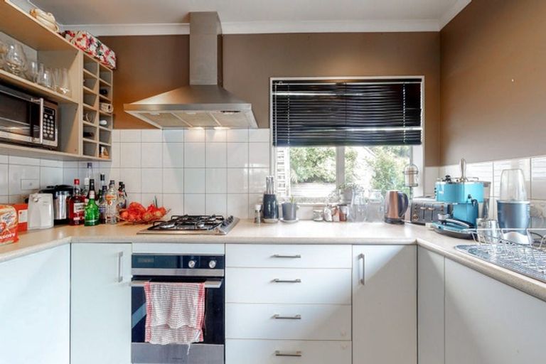 Photo of property in 57 Glanmire Road, Newlands, Wellington, 6037