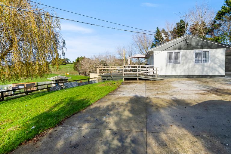 Photo of property in 141 Karioitahi Road, Waiuku, 2683