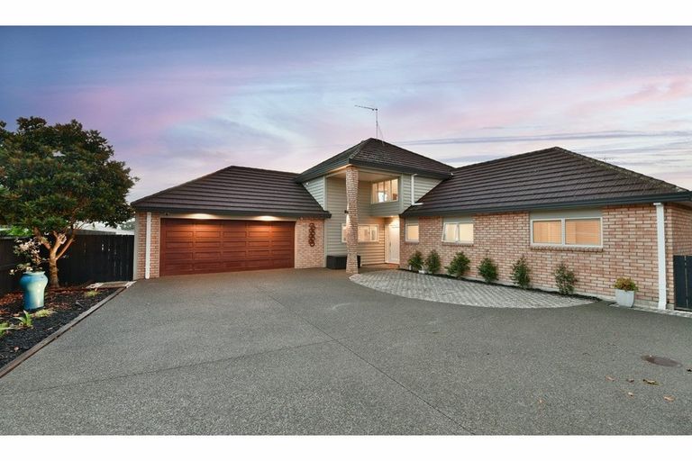 Photo of property in 168 Centreway Road, Orewa, 0931