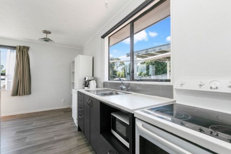 Photo of property in 2/17 Sunnyside Road, Sunnyvale, Auckland, 0612