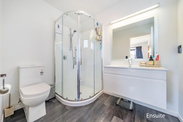 Photo of property in 100 Riverstone Drive, Riverstone Terraces, Upper Hutt, 5018