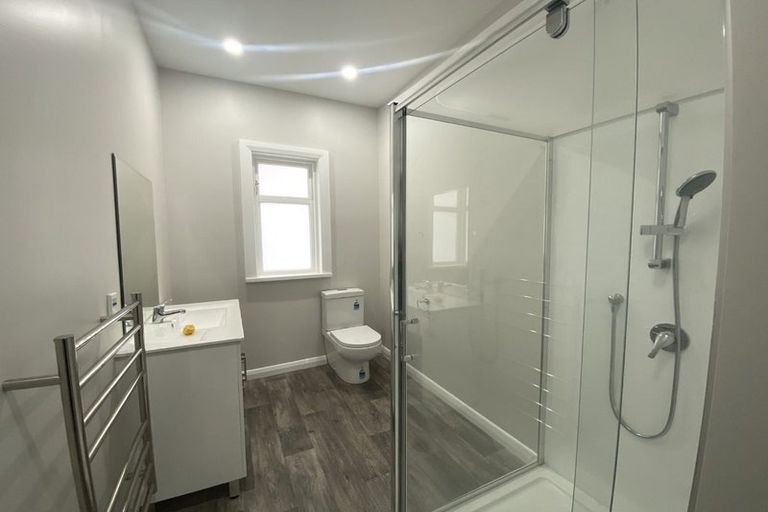 Photo of property in 230 Oriental Parade, Oriental Bay, Wellington, 6011