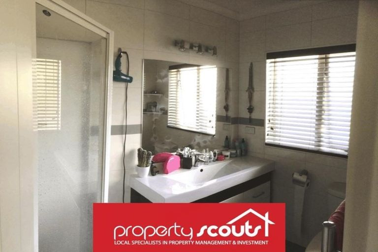 Photo of property in 5a Squirrel Lane, Browns Bay, Auckland, 0630