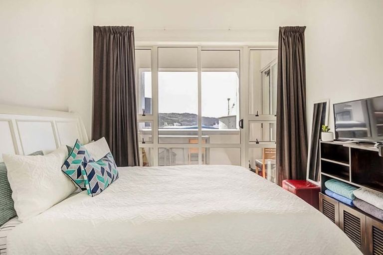 Photo of property in Stadium Garden Flats, 209/107 Thorndon Quay, Pipitea, Wellington, 6011