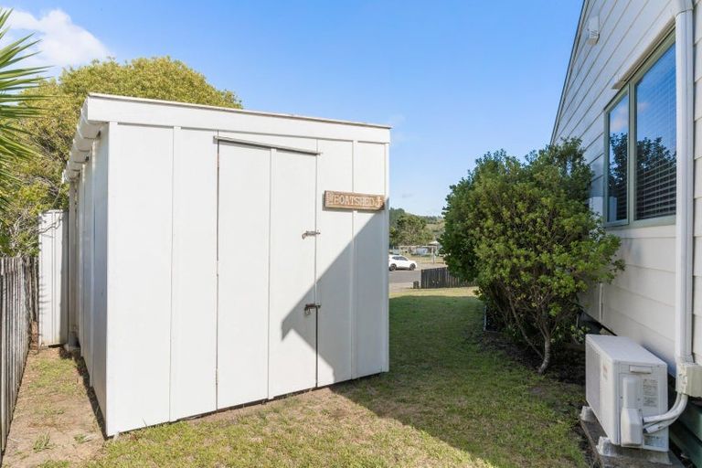 Photo of property in 135 Mayfair Avenue, Whangamata, 3620