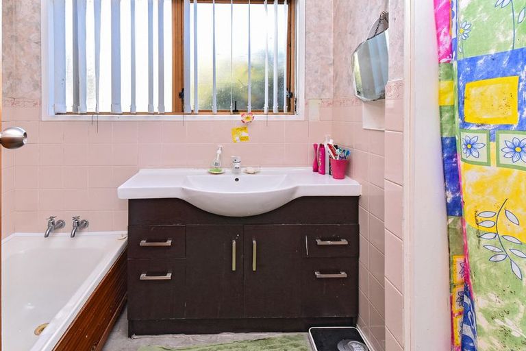 Photo of property in 4 Adel Place, Weymouth, Auckland, 2103