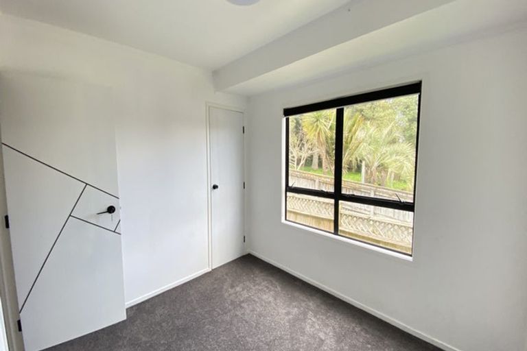 Photo of property in 81 Totaravale Drive, Totara Vale, Auckland, 0629