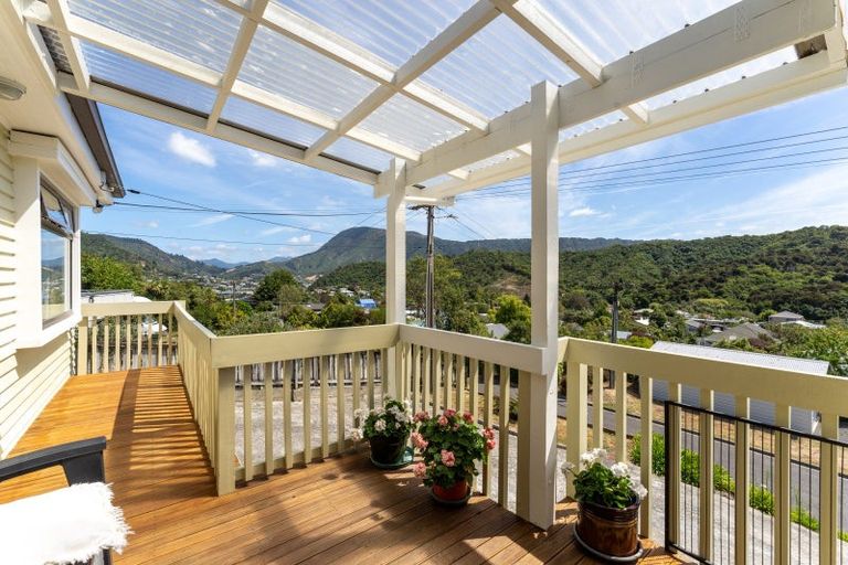 Photo of property in 91 Milton Terrace, Picton, 7220