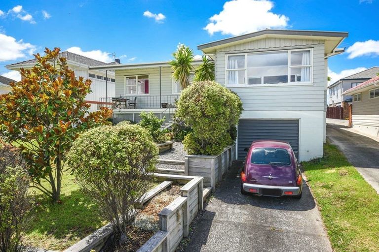 Photo of property in 12 Lewis Road, Pakuranga, Auckland, 2010