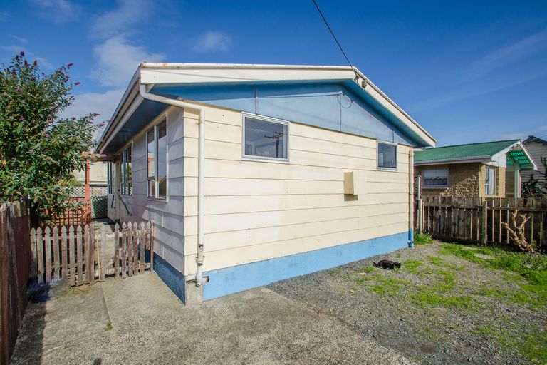 Photo of property in 11 Osmond Street, South Dunedin, Dunedin, 9012