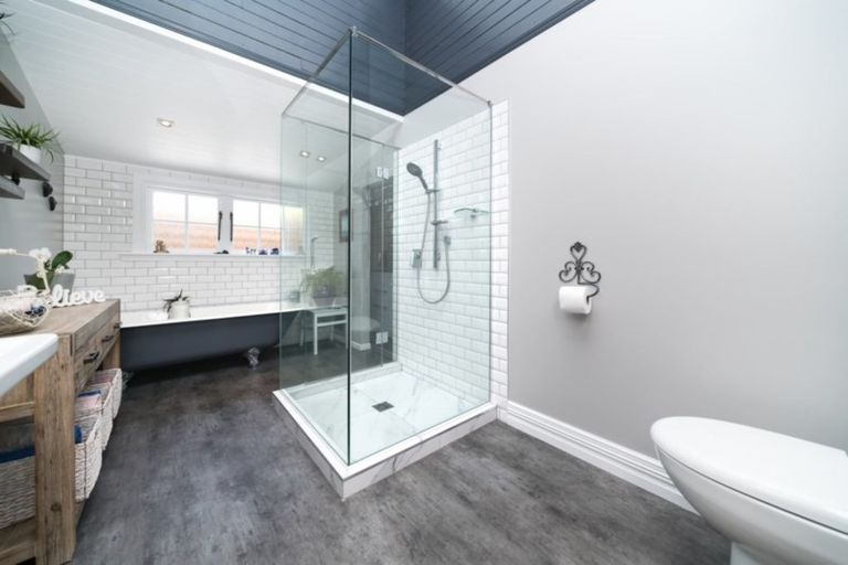 Photo of property in 1 Tamar Street, Rongotea, 4476