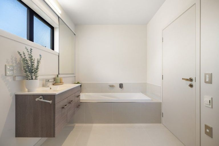 Photo of property in 12 Jacks Point Rise, Jacks Point, Queenstown, 9371