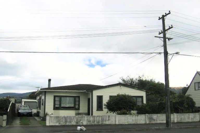 Photo of property in 27 Henry Street, Ebdentown, Upper Hutt, 5018