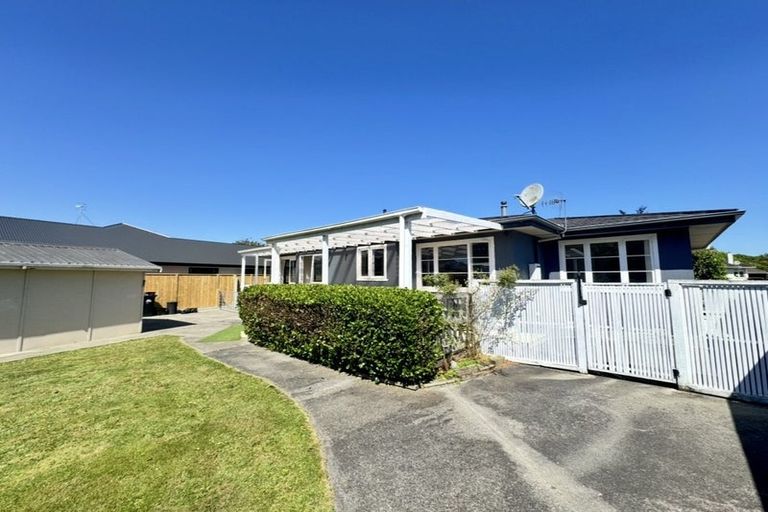 Photo of property in 11 Saint Albans Avenue, Hokowhitu, Palmerston North, 4410