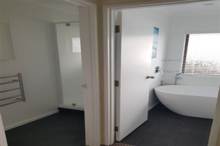 Photo of property in 1a Shortland Street, Lower Vogeltown, New Plymouth, 4310