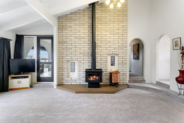 Photo of property in 2 Kew Place, Richmond Heights, Taupo, 3330