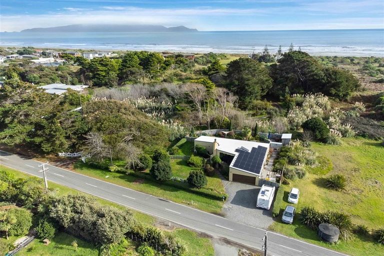 Photo of property in 18 Paetawa Road, Peka Peka, Waikanae, 5391