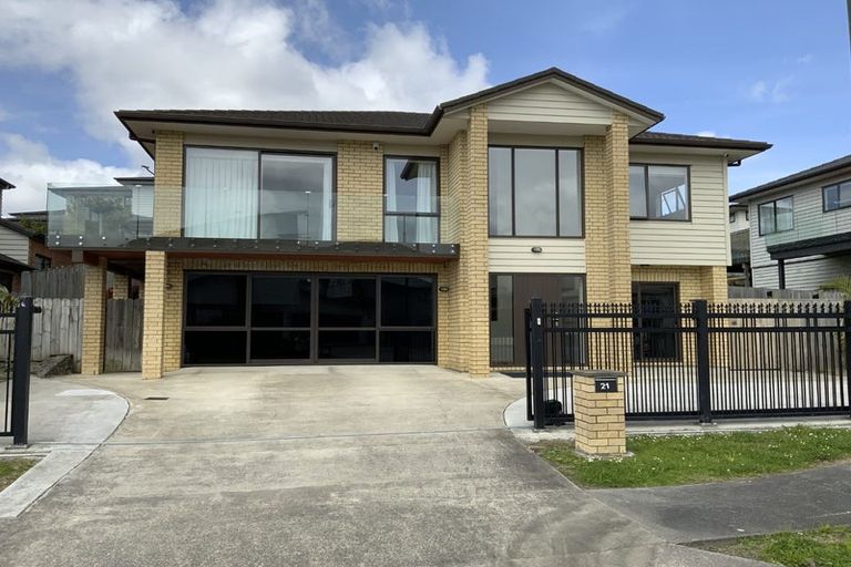 Photo of property in 21 Midhurst Avenue, Henderson, Auckland, 0612