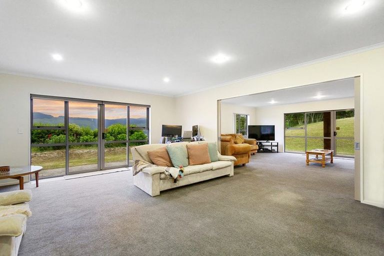 Photo of property in 50 Bing Lucas Drive, Tawa, Wellington, 5028