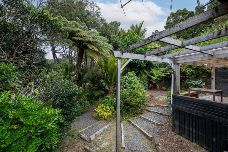 Photo of property in 37 York Road, Titirangi, Auckland, 0604
