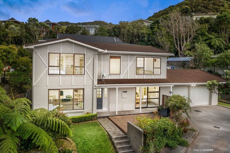 Photo of property in 17 Paddington Grove, Karori, Wellington, 6012