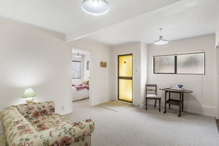 Photo of property in 20a East Coast Road, Milford, Auckland, 0620