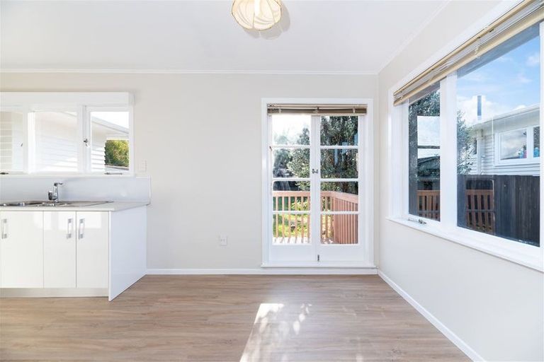 Photo of property in 4 Longburn Road, Henderson, Auckland, 0610