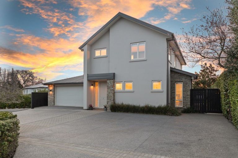Photo of property in 2 Glen Bridge Lane, Harewood, Christchurch, 8051