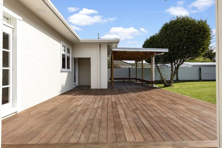 Photo of property in 17 East Street, Terrace End, Palmerston North, 4410