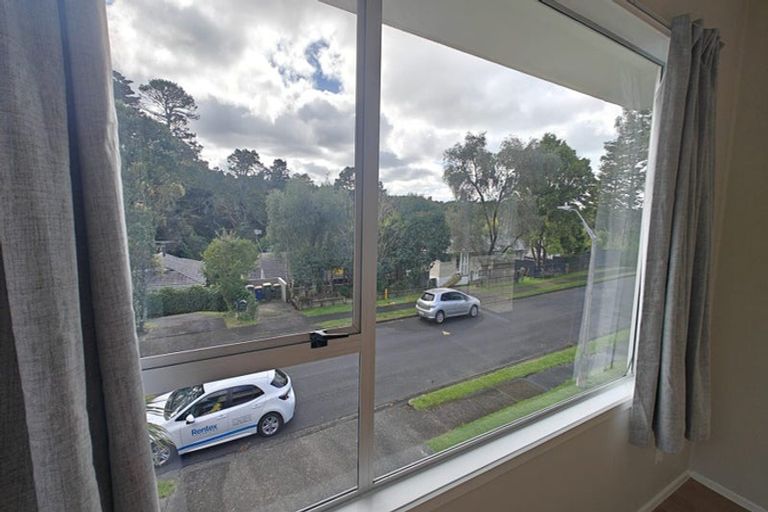 Photo of property in 1/4 Mahuta Grove, Northcote, Auckland, 0627