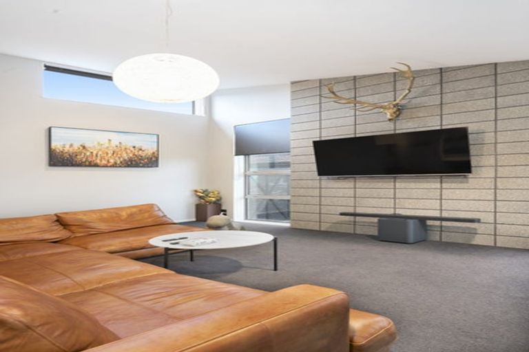 Photo of property in 94 Lake Panorama Drive, Henderson Valley, Auckland, 0612