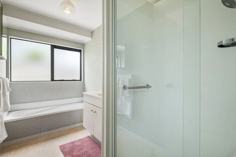 Photo of property in 2/18 Altair Place, Windsor Park, Auckland, 0632