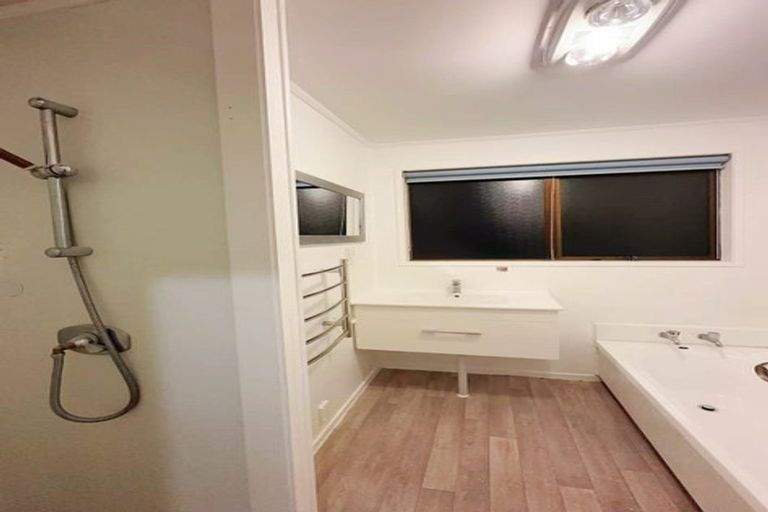 Photo of property in 12 Lyren Place, Half Moon Bay, Auckland, 2012