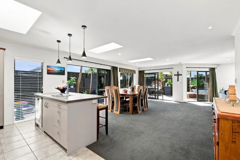 Photo of property in 32 Aranui Drive, Papamoa Beach, Papamoa, 3118