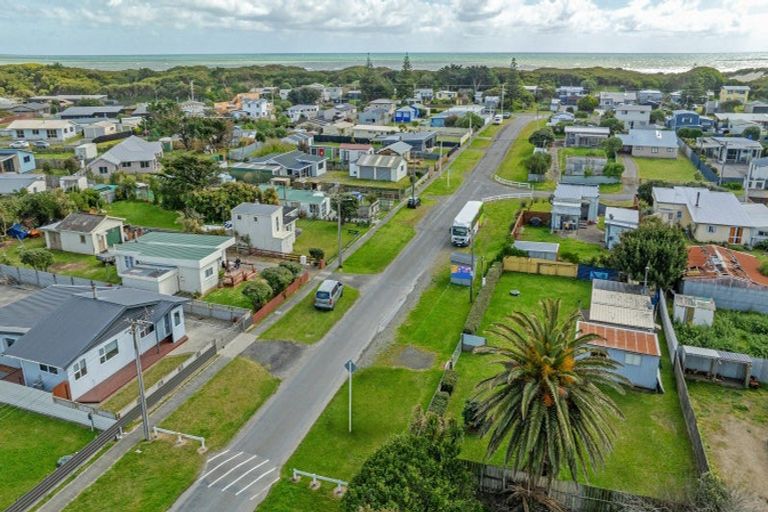 Photo of property in 25 Himatangi Street, Himatangi Beach, Foxton, 4891