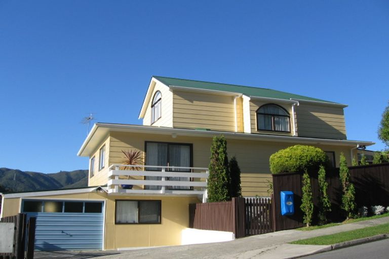 Photo of property in 3 Tiroiti Grove, Stokes Valley, Lower Hutt, 5019