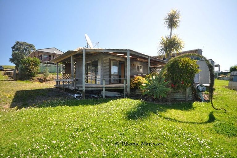 Photo of property in 32 Sandy Beach Road, Tinopai, 0593