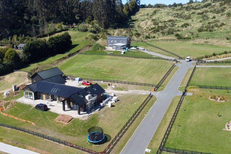 Photo of property in 17 Lochinvar Lane, Acacia Bay, 3385